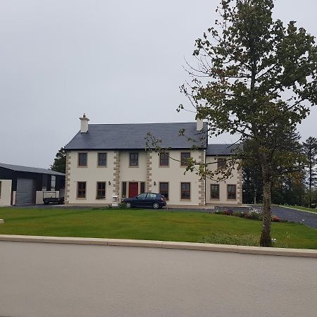 The Farmhouse Accomodation Claremorris Exterior photo