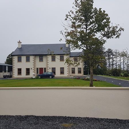 The Farmhouse Accomodation Claremorris Exterior photo