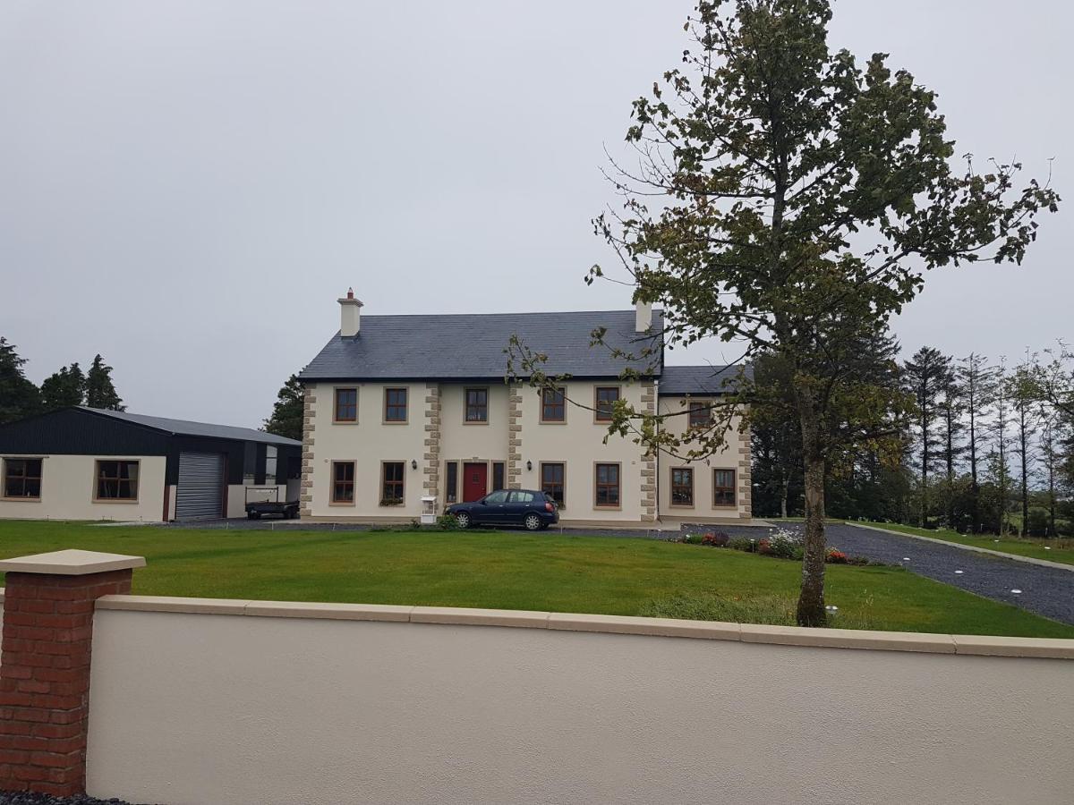 The Farmhouse Accomodation Claremorris Exterior photo